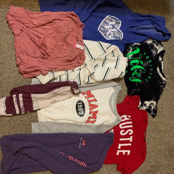 Womens small lot - Picture 2 of 3